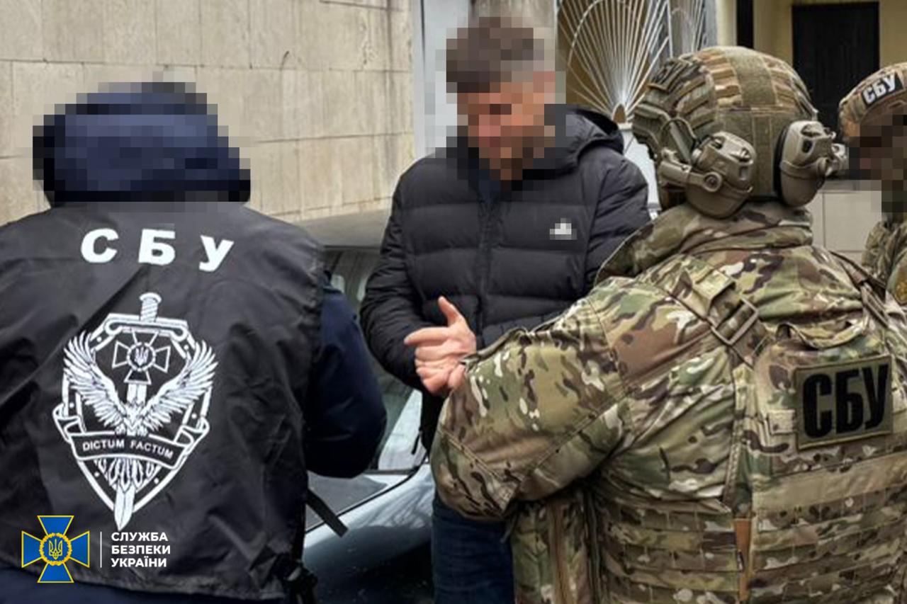 Правоохоронці затримали ще вісьмох організаторів схем для ухилянтів